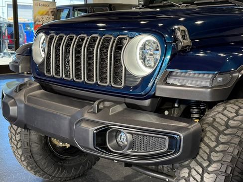 Used 2025 Jeep Gladiator Sport image 5