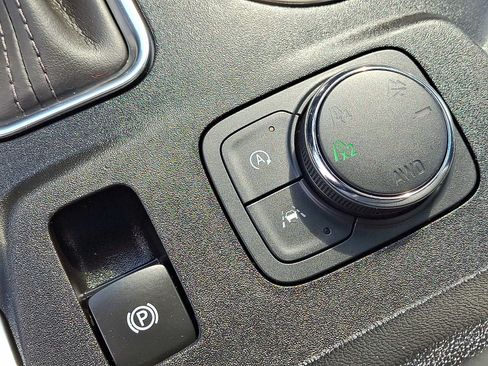 Used 2023 Chevrolet Traverse LT w/ LT Premium Package AWD/4WD image 26