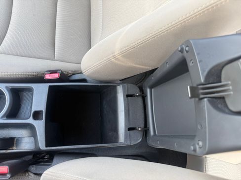 Used 2015 Hyundai Elantra SE FWD image 24
