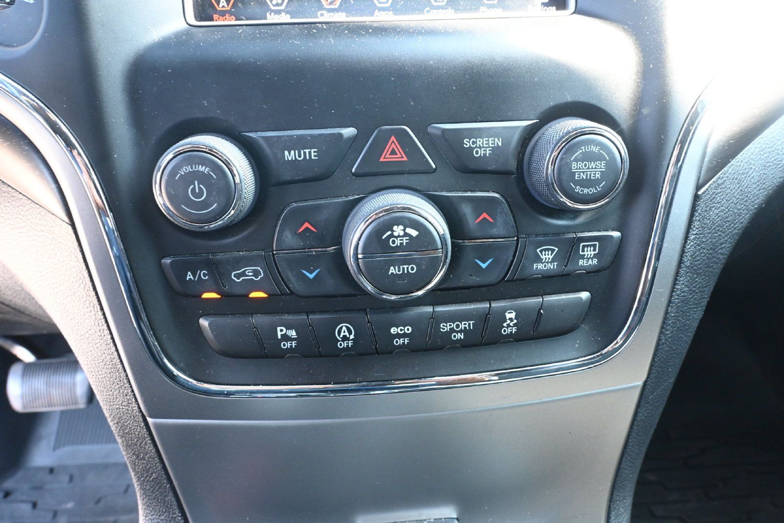 Used 2018 Jeep Grand Cherokee Laredo AWD/4WD image 18