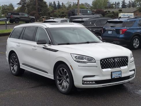 Used 2023 Lincoln Aviator Grand Touring w/ Equipment Group 301A AWD/4WD image 7