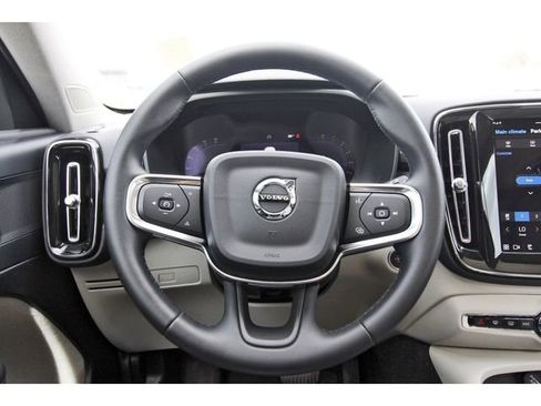 Used 2025 Volvo XC40 B5 Plus w/ Protection Package Premier image 14