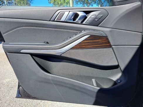 Used 2024 BMW X5 xDrive50e image 28