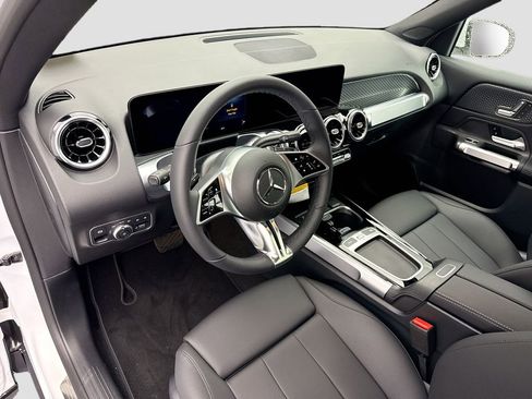 New 2026 Mercedes-Benz GLB 250 image 9