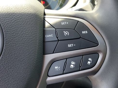 Used 2022 Jeep Cherokee Limited AWD/4WD image 11