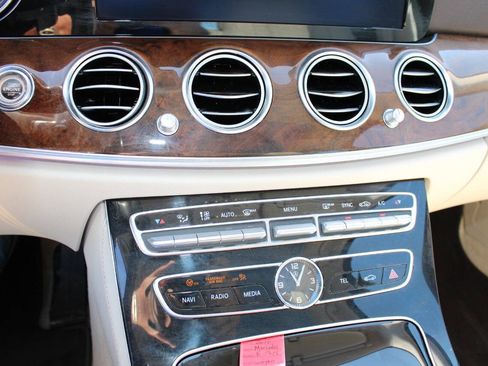 Used 2017 Mercedes-Benz E 400 4MATIC Wagon image 17