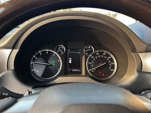 Used 2022 Lexus GX 460 Premium w/ Premium Package image 20