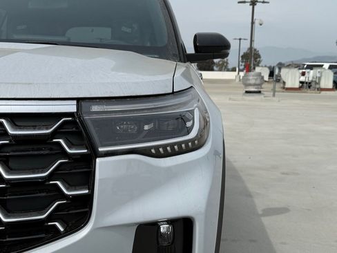 New 2026 Ford Explorer Platinum image 8