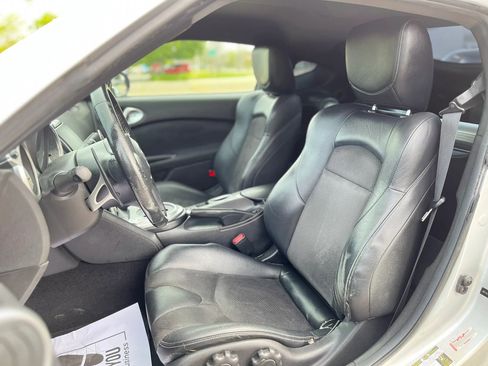Used 2009 Nissan 370Z Touring w/ Sport Pkg image 10