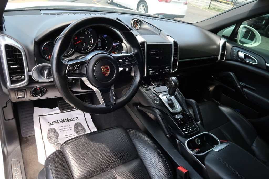 Used 2017 Porsche Cayenne AWD/4WD image 8