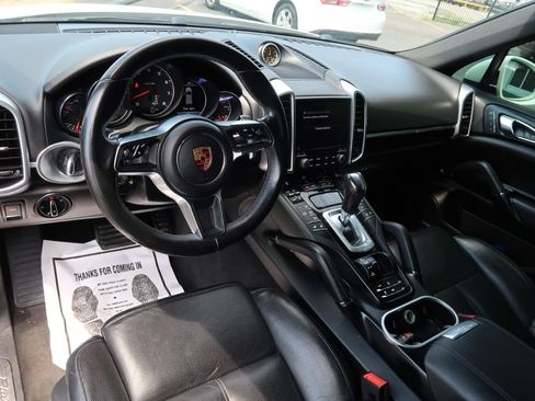 Used 2017 Porsche Cayenne AWD/4WD image 8