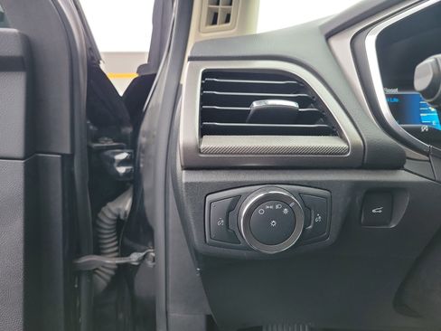 Used 2020 Ford Fusion SE image 20