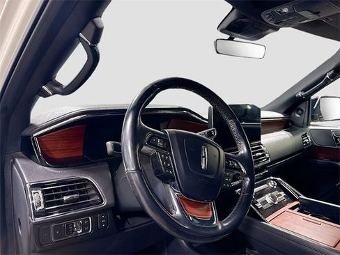 Used 2022 Lincoln Navigator L Reserve image 11