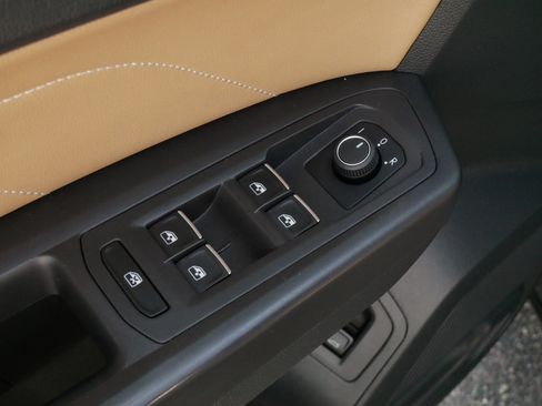 Certified 2023 Volkswagen Atlas Cross Sport SE w/ Panoramic Sunroof Package AWD/4WD image 19