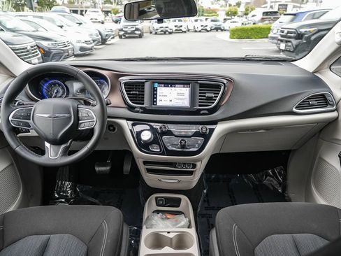 Used 2022 Chrysler Voyager LX FWD image 12