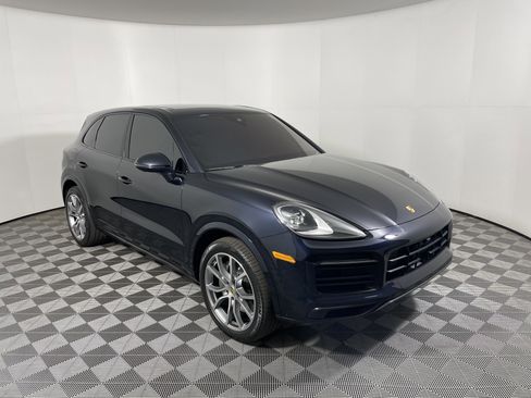 Used 2023 Porsche Cayenne S Platinum image 9