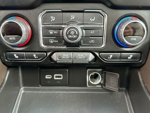 Used 2021 Chevrolet Suburban Z71 AWD/4WD image 37