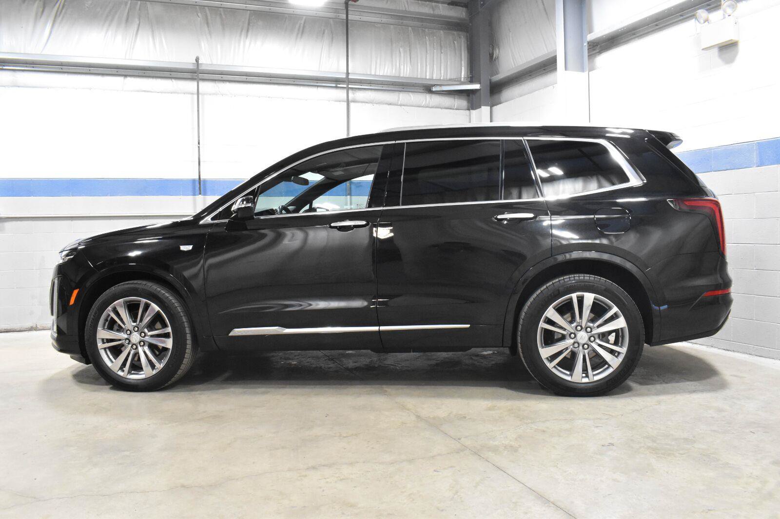 Used 2024 Cadillac XT6 Premium Luxury w/ LPO, Floor Liner Package FWD image 21