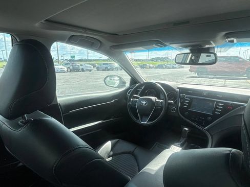 Used 2018 Toyota Camry SE w/ Moonroof Package FWD image 31