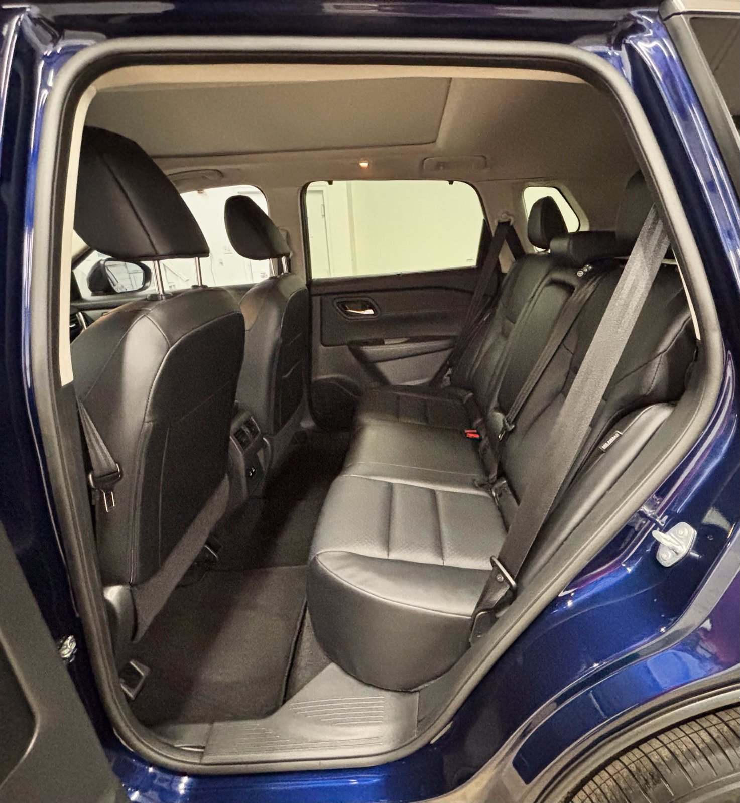 Used 2024 Nissan Rogue SV w/ SV Premium Package FWD image 24