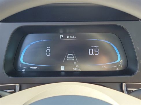 Used 2025 Hyundai Elantra SE image 7