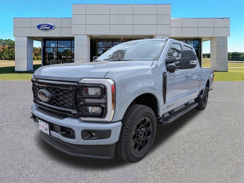 Certified 2026 Ford F250 Lariat w/ Black Appearance Package image 4
