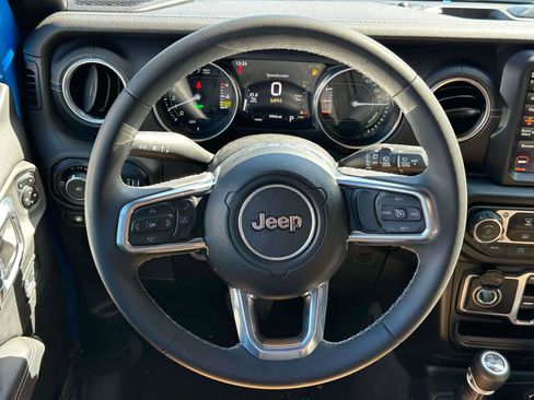 Used 2023 Jeep Wrangler Unlimited Sahara image 12