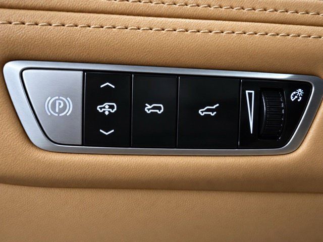Used 2025 Cadillac Escalade IQ Sport 2 w/ LPO, ONYX Package AWD/4WD image 82