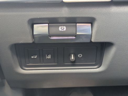 Used 2020 Jaguar E-PACE SE image 18