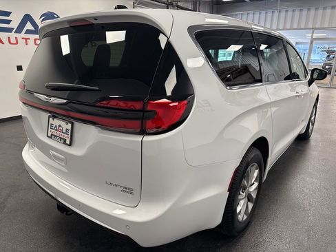 New 2026 Chrysler Pacifica Limited w/ Uconnect Theater Family Group image 10