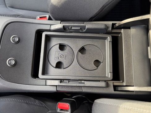 Used 2023 Toyota Venza LE image 20