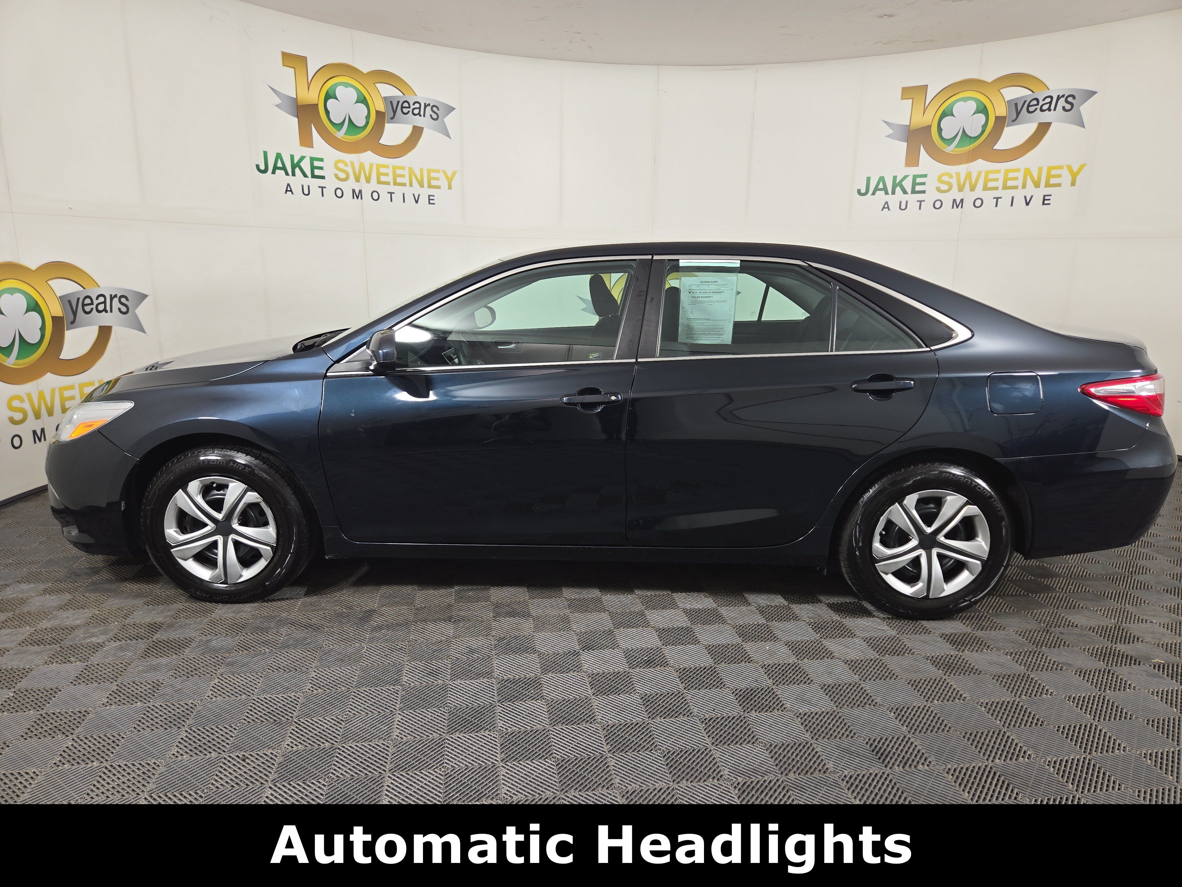 Used 2016 Toyota Camry LE FWD image 5