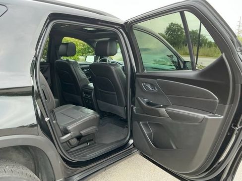 Used 2023 Chevrolet Traverse RS AWD/4WD image 18