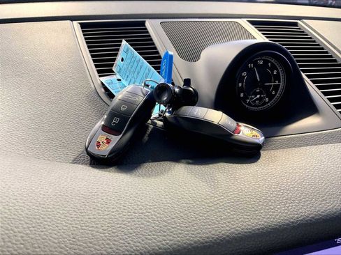 Certified 2023 Porsche Macan image 21