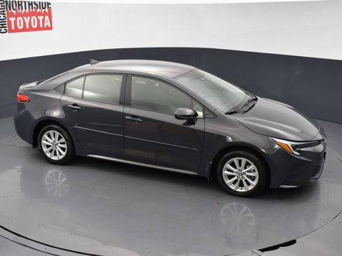 Used 2025 Toyota Corolla LE w/ LE Premium Package FWD image 21