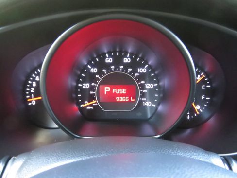Used 2016 Kia Soul + FWD image 20