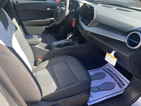 New 2026 Chevrolet Trax LS w/ LS Convenience Package FWD image 20