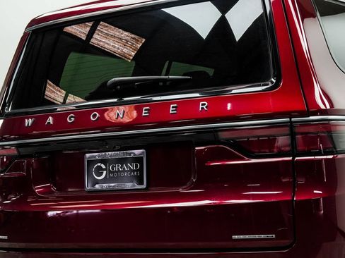 Used 2022 Jeep Wagoneer Series III w/ Premium Group I AWD/4WD image 18