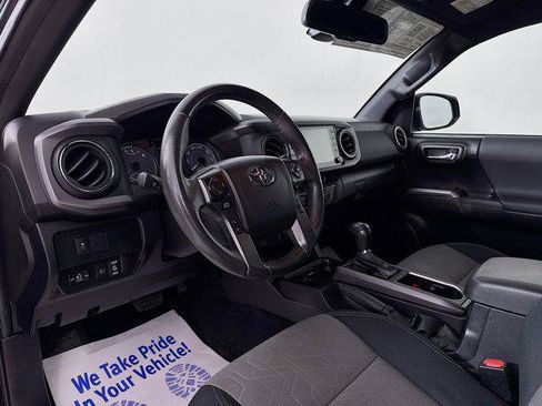 Certified 2021 Toyota Tacoma TRD Off-Road AWD/4WD image 9