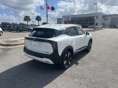 New 2025 Nissan Kicks SR image 11