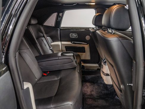 Used 2014 Rolls-Royce Ghost image 31