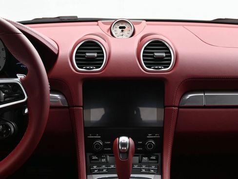 Certified 2025 Porsche 718 Cayman RWD image 9