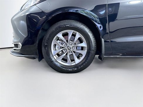 Used 2023 Toyota Sienna XLE AWD/4WD image 11