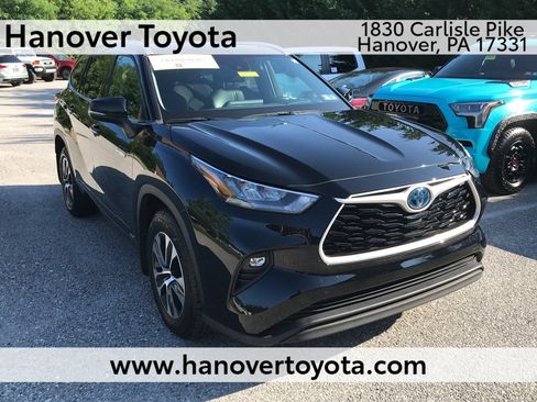 Certified 2020 Toyota Highlander XLE AWD/4WD image 1