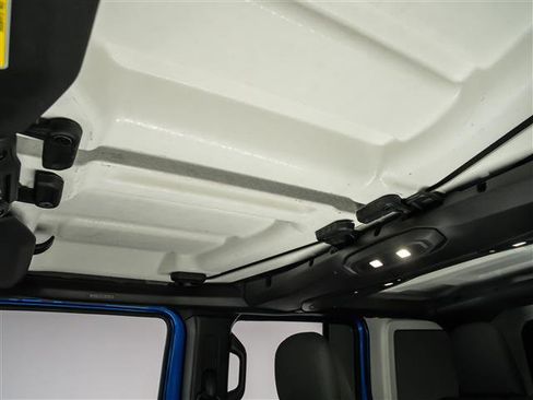 Used 2024 Jeep Wrangler Unlimited Rubicon AWD/4WD image 16