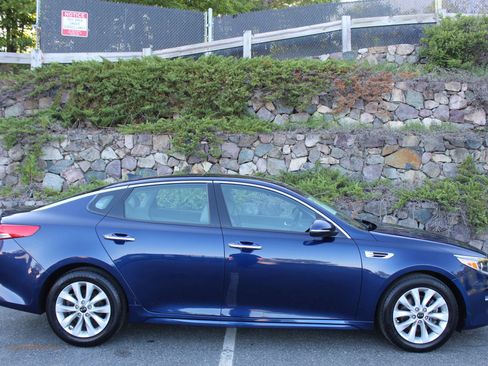 Used 2017 Kia Optima EX w/ Premium Package FWD image 5