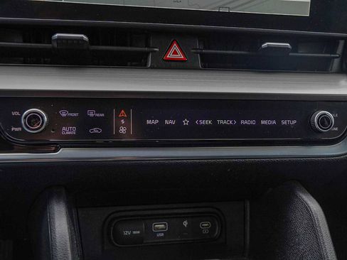 Certified 2023 Kia Sportage EX image 19