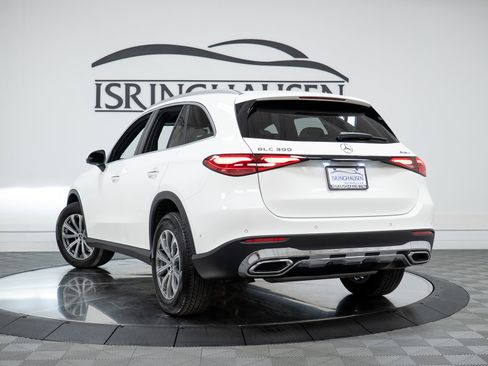 Used 2025 Mercedes-Benz GLC 300 4MATIC image 28