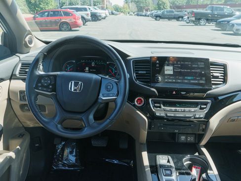 Used 2021 Honda Pilot Touring image 12