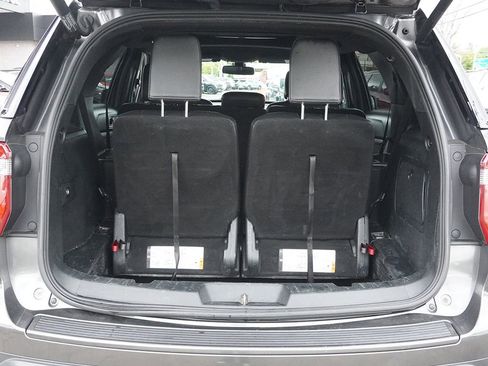 Used 2018 Ford Explorer XLT w/ Equipment Group 202A AWD/4WD image 22